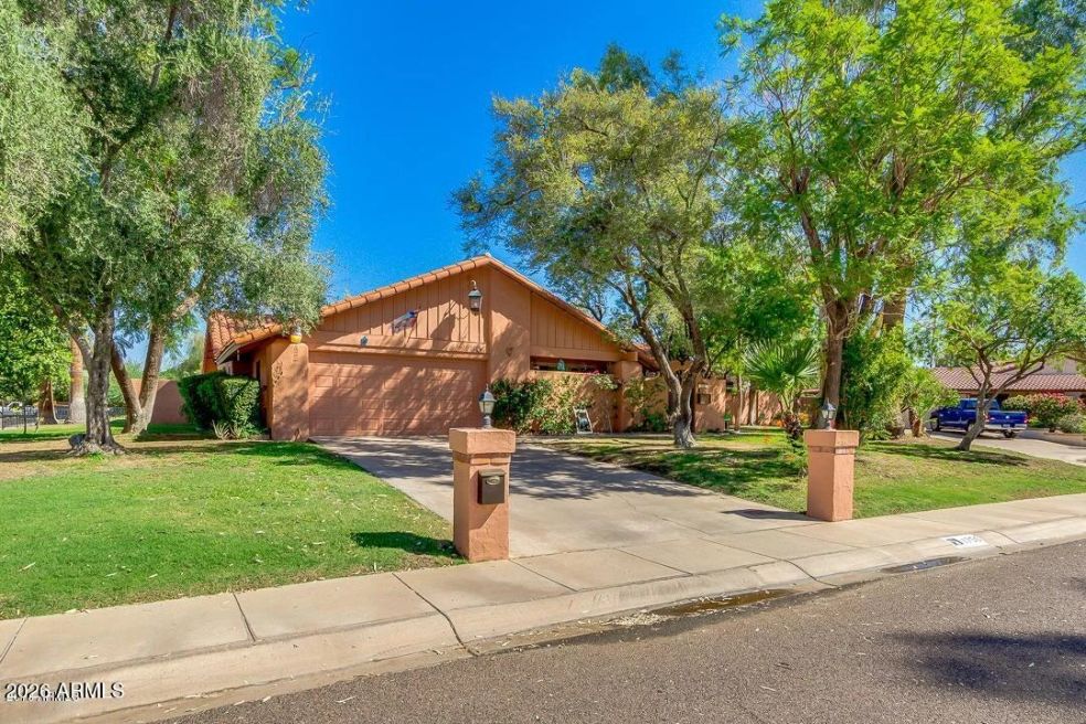 Property represented by Blondie Realtor: 1756 W Echo Ln, Phoenix, AZ 85021